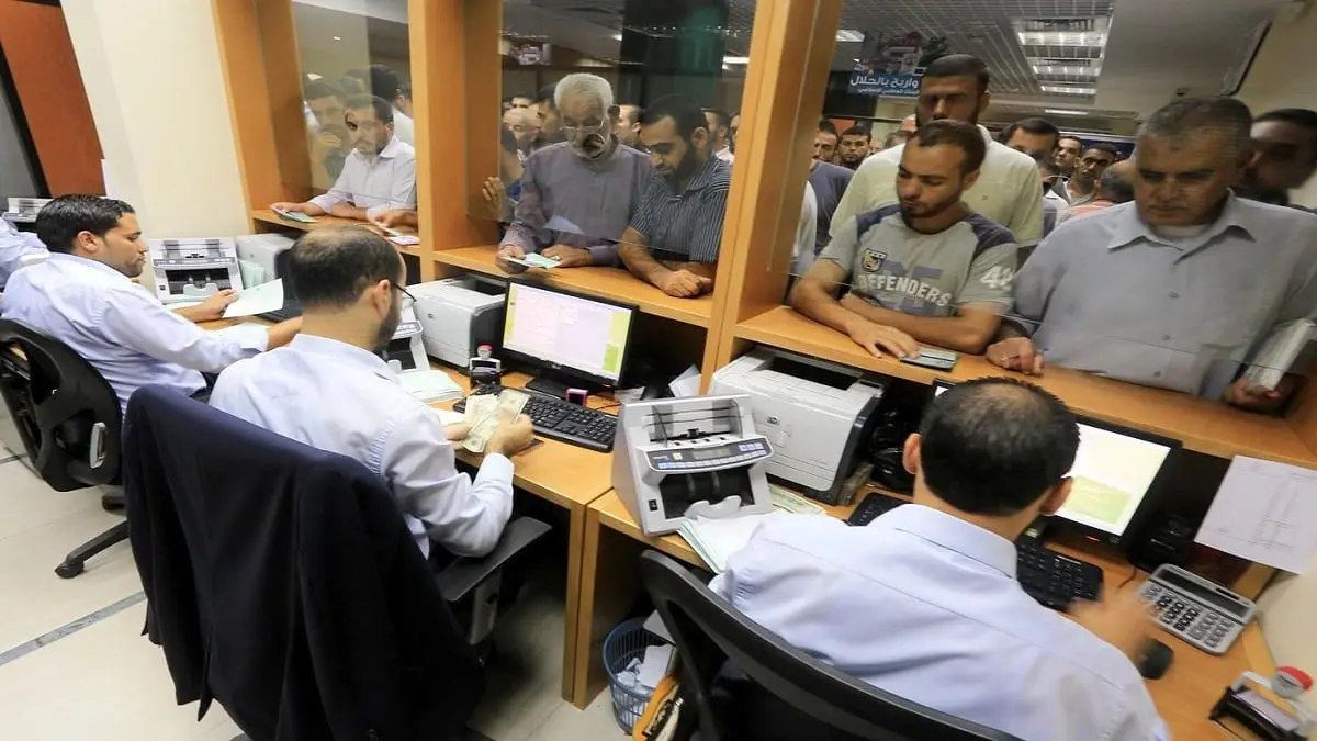 "معاريف": إسرائيل نقلت رسالة إلى حماس بشأن الأموال القطرية و"البالونات الحارقة"