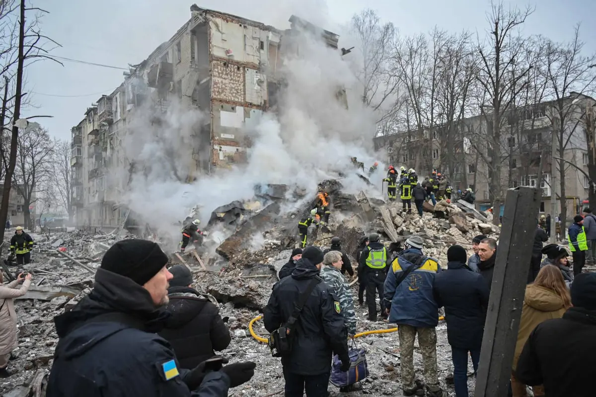 بينهم 3 عمال إنقاذ.. 5 قتلى في ضربات روسية على خاركيف الأوكرانية