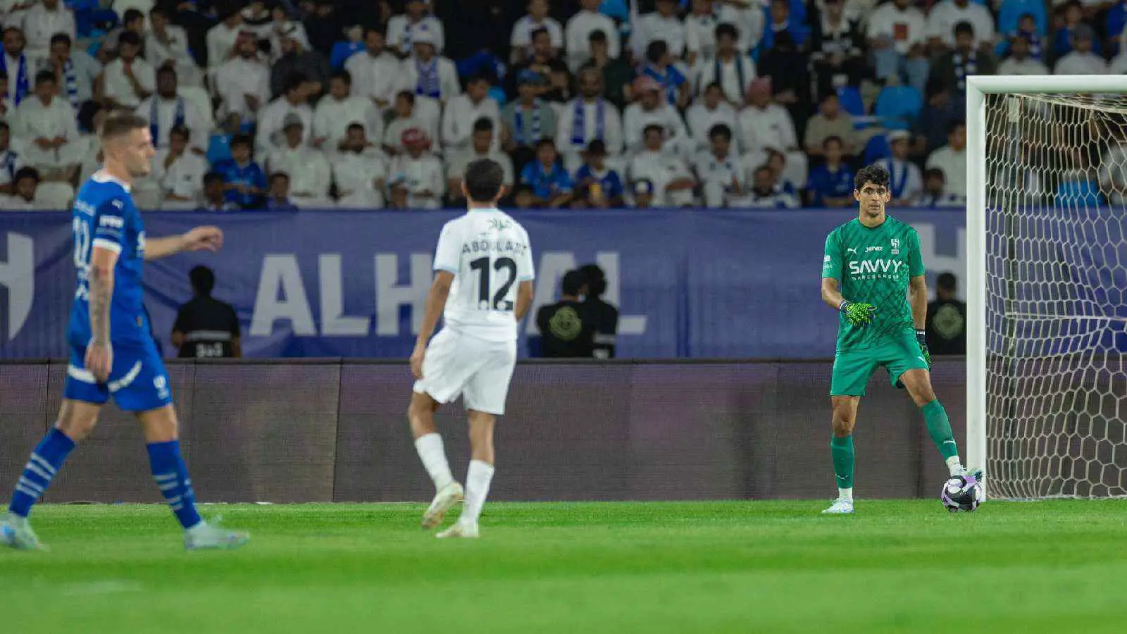 إنقاذ خيالي من بونو في مباراة الهلال والأخدود بالدوري السعودي (فيديو)