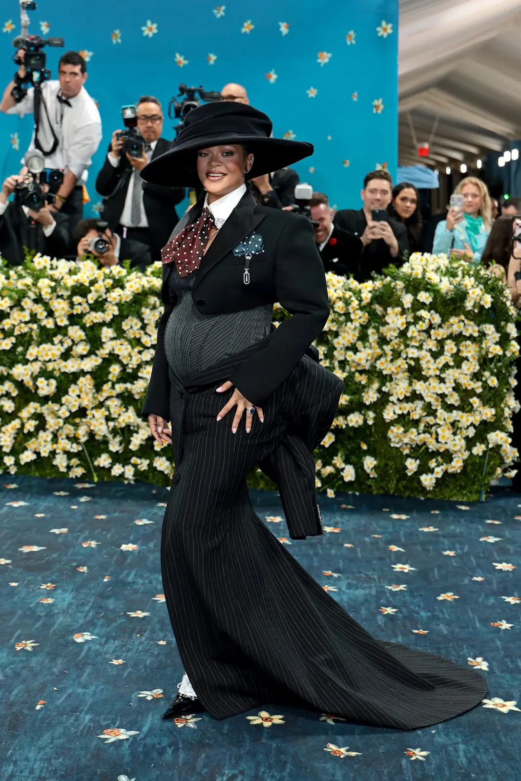 ريهانا تستعرض حملها