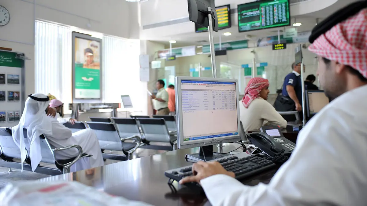 الإقراض المصرفي السعودي يقفز وطرح أرامكو يرفع المعروض النقدي