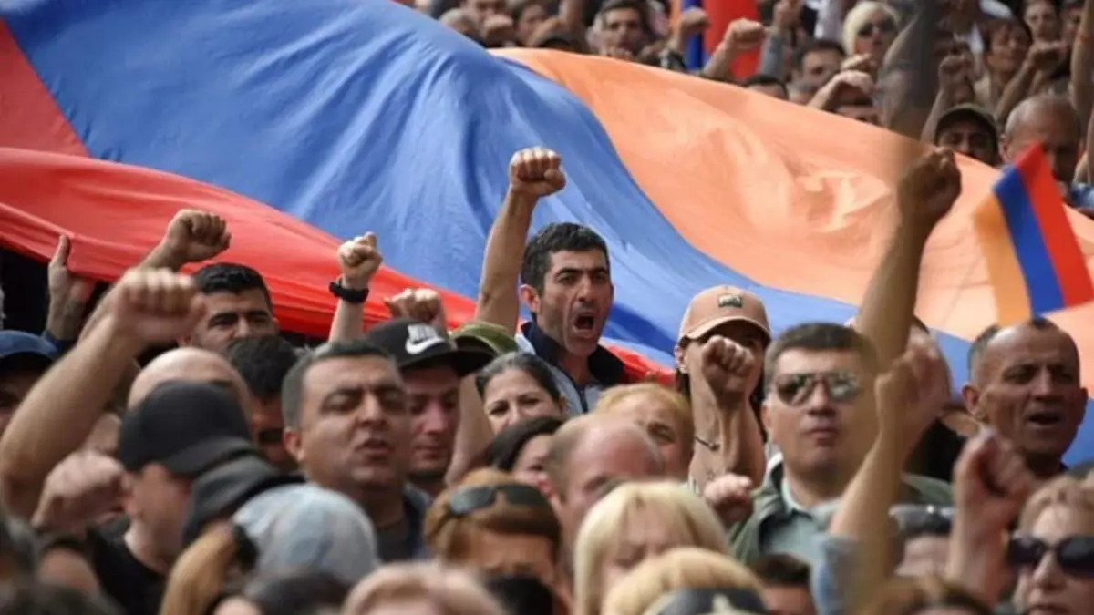 أرمينيا.. محتجون يطالبون بعزل رئيس الوزراء
