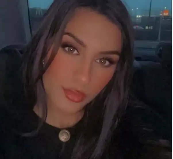 الأم 