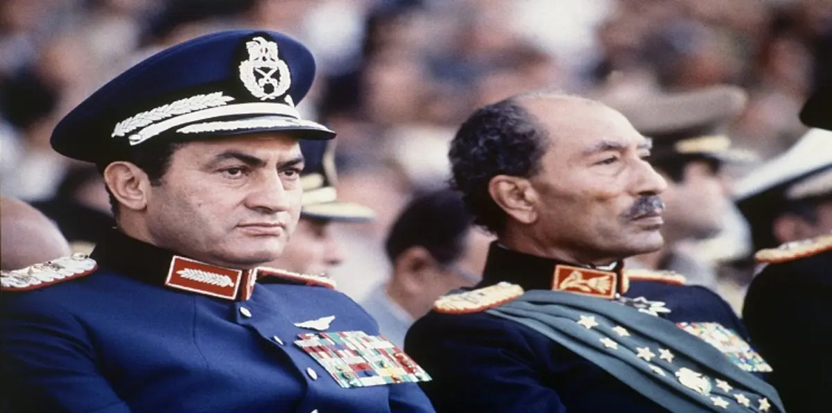 مبارك يكتب مذكراته لـ"إنصاف" السادات