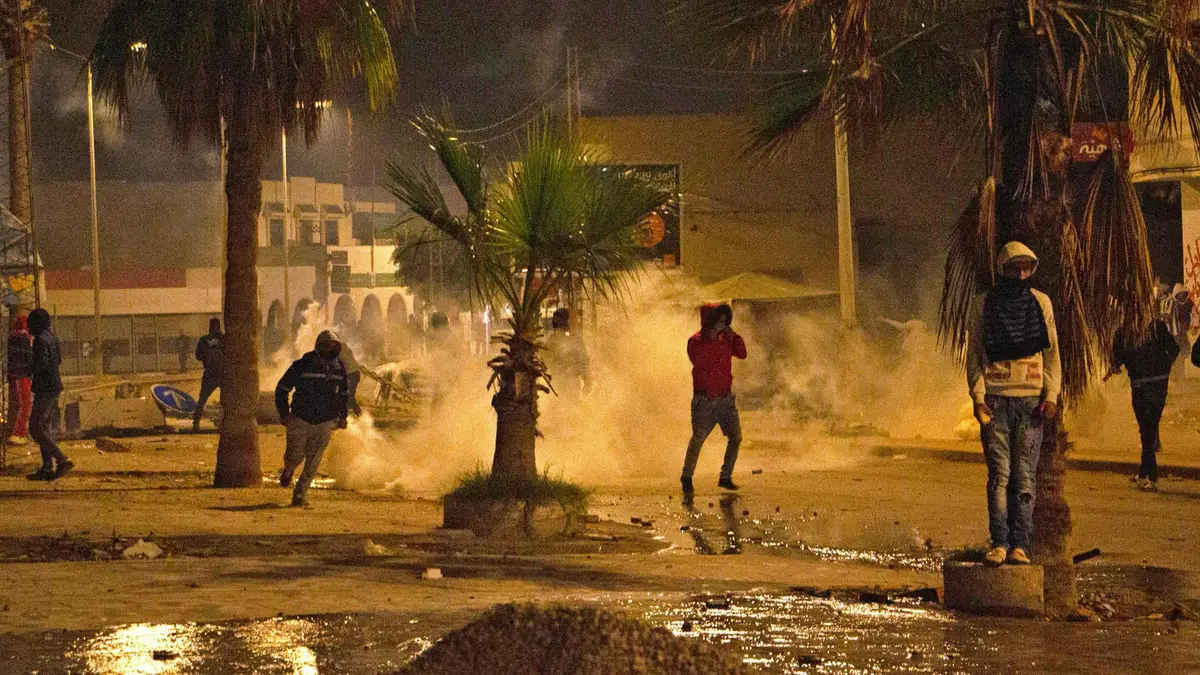 تجدد المواجهات بين الأمن والمحتجين في صفاقس التونسية