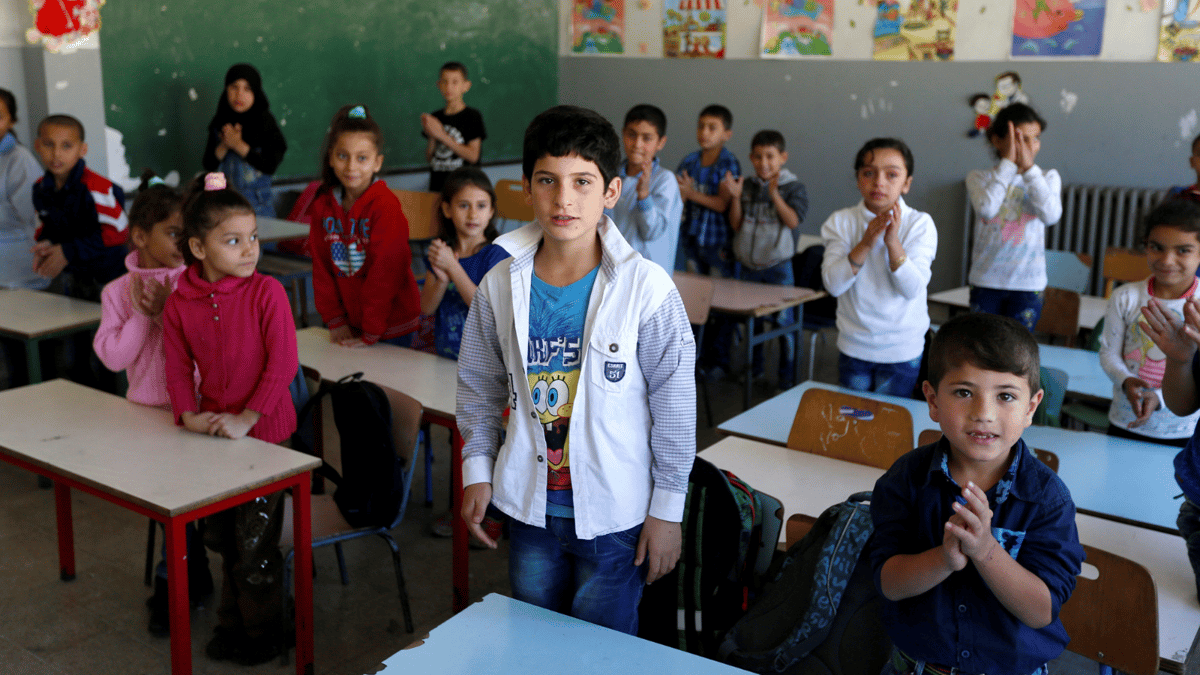 مسؤول لبناني يكشف حقيقة دمج الطلاب السوريين في المدارس الحكومية
