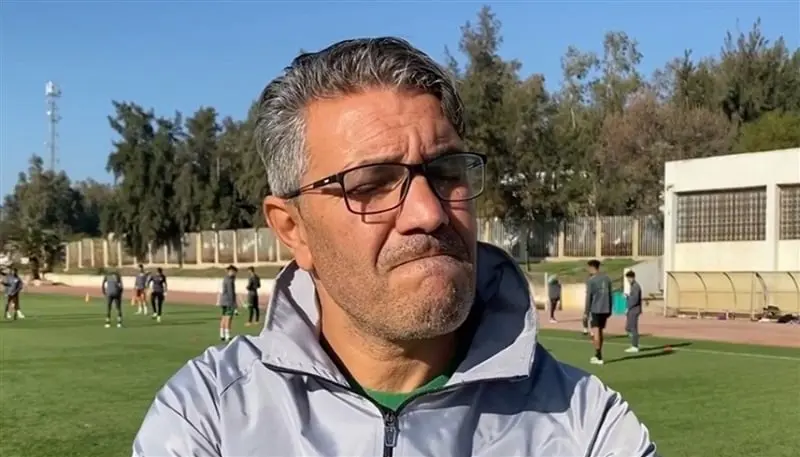 مدرب الجزائر يصفع لاعبيه بشكل صادم أمام تونس (فيديو)