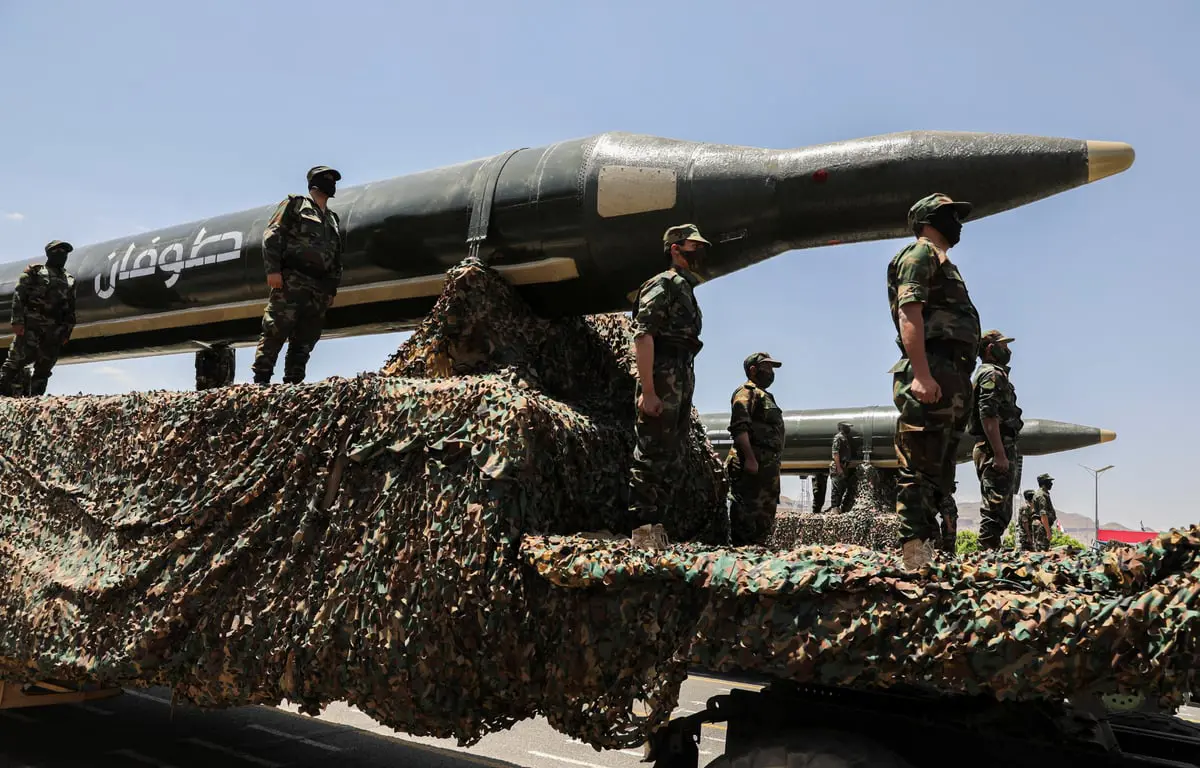 الحوثيون: إطلاق دفعة كبيرة من الصواريخ والطائرات المسيرة باتجاه إسرائيل