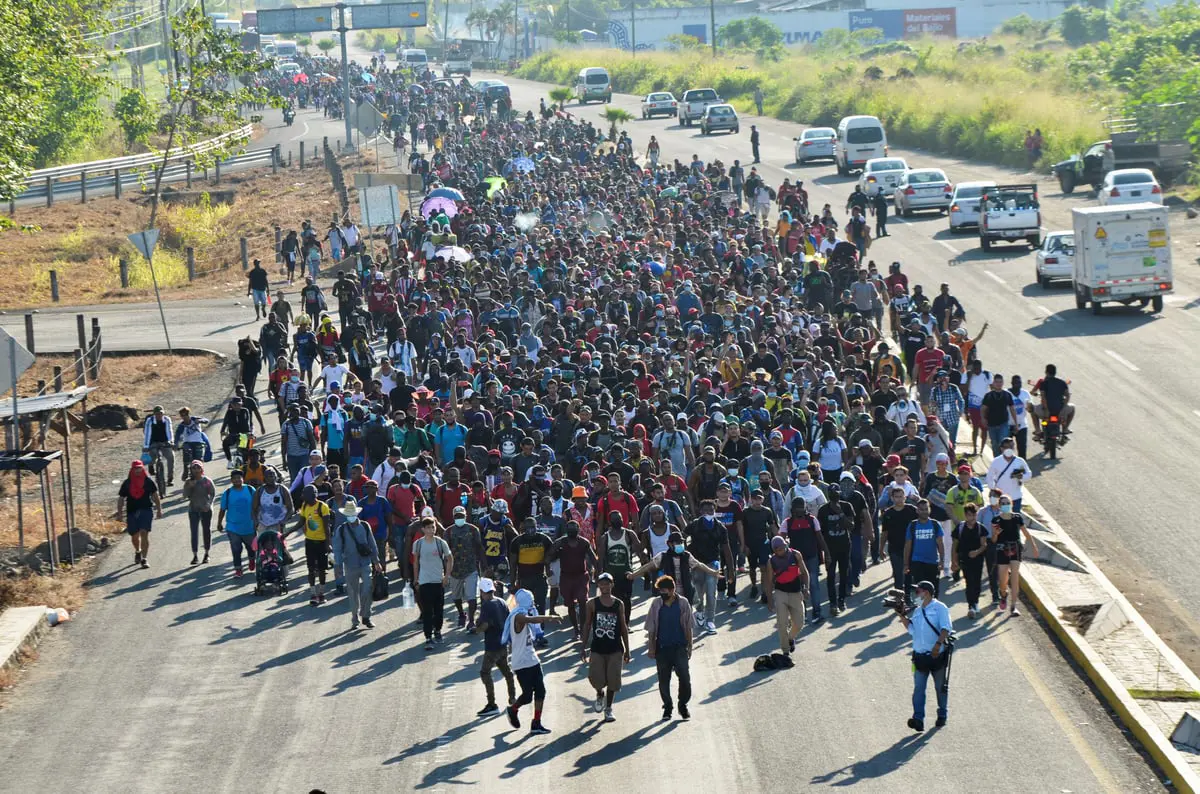 "ردعًا للمهاجرين".. تكساس تبني قاعدة عسكرية قرب الحدود مع المكسيك