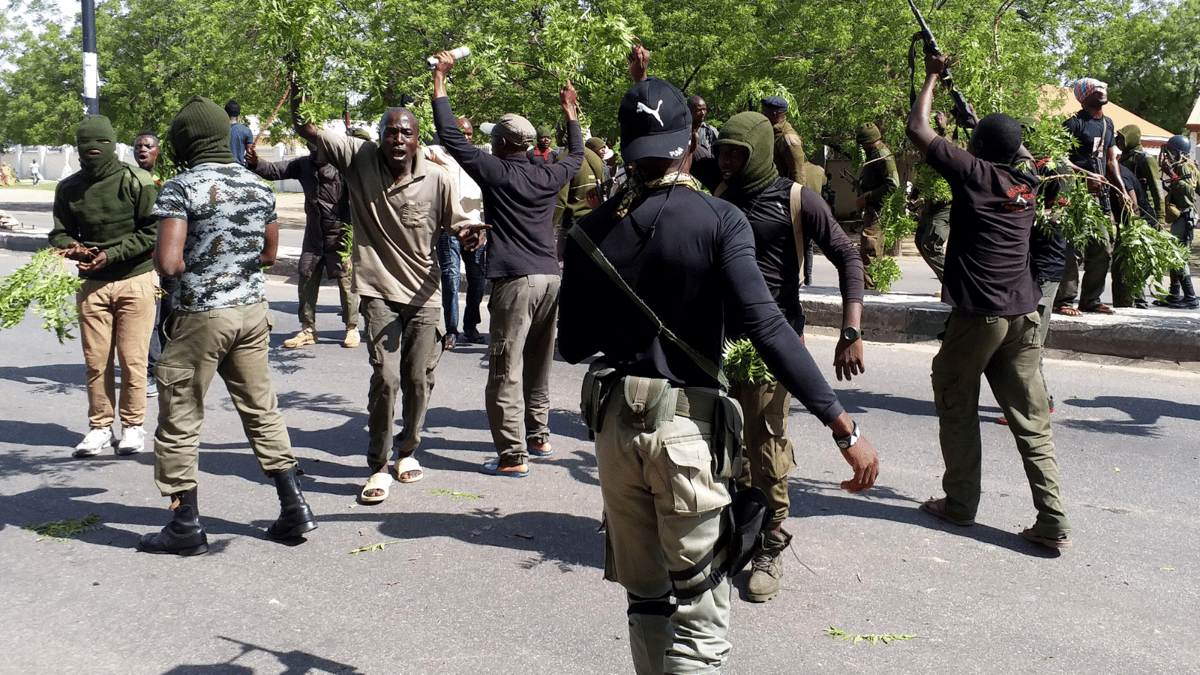 نيجيريا تلجأ إلى تجنيد ميليشيات لمواجهة العصابات