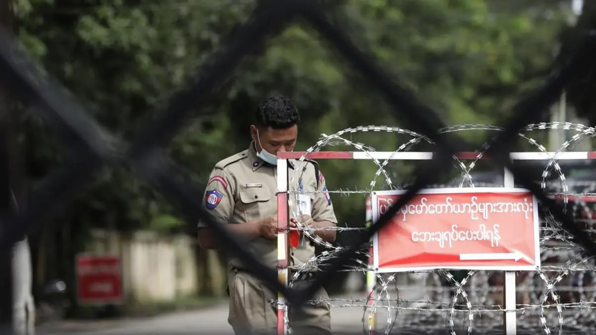 8 قتلى و18 جريحًا جرّاء انفجارات أمام سجن في بورما