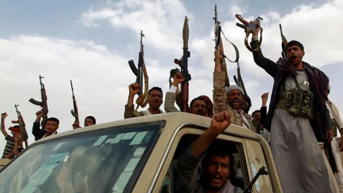 الحوثيون يدهمون منازل تجار وينهبون أموالهم في صنعاء