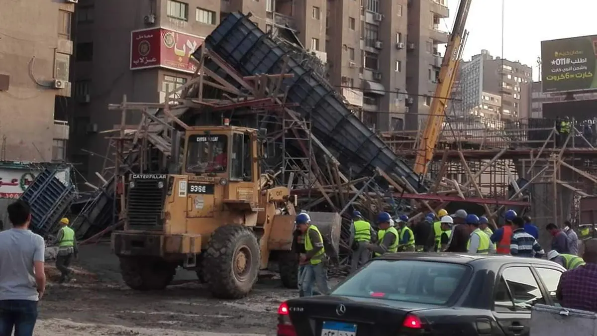 مصر.. انهيار جزء كبير من جسر قيد الإنشاء في القاهرة ووقوع إصابات (صور وفيديو)