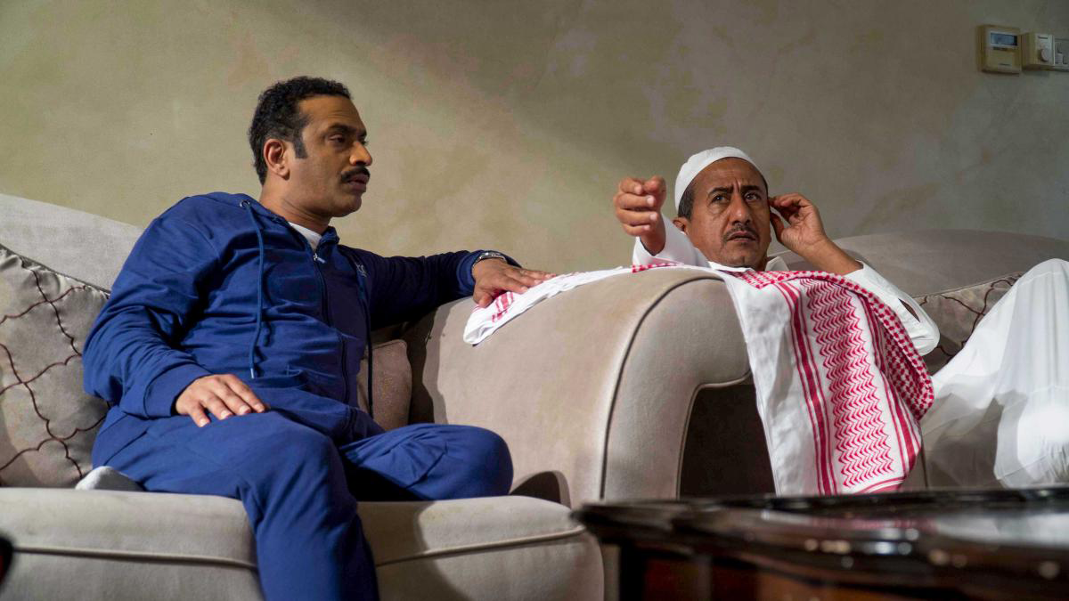 ناصر القصبي يسلط الضوء على العنصرية في حلقة جريئة من مسلسله "ممنوع التجول"