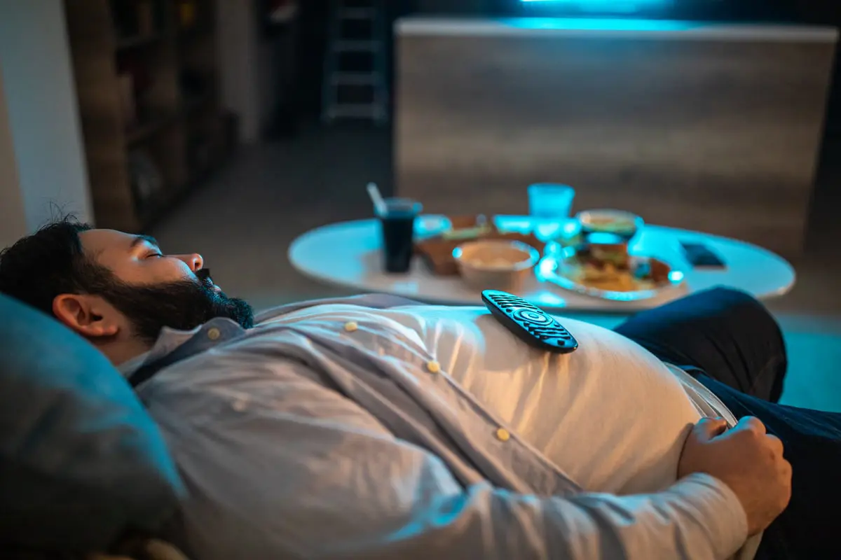 هل النوم بعد تناول الطعام دليل على الإصابة بالسكري؟