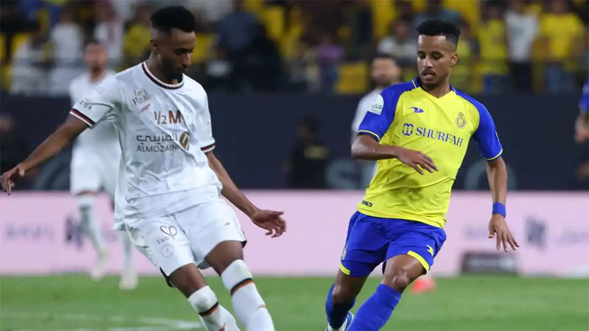 الهلال أم النصر؟ مدافع الشباب يحسم أمره