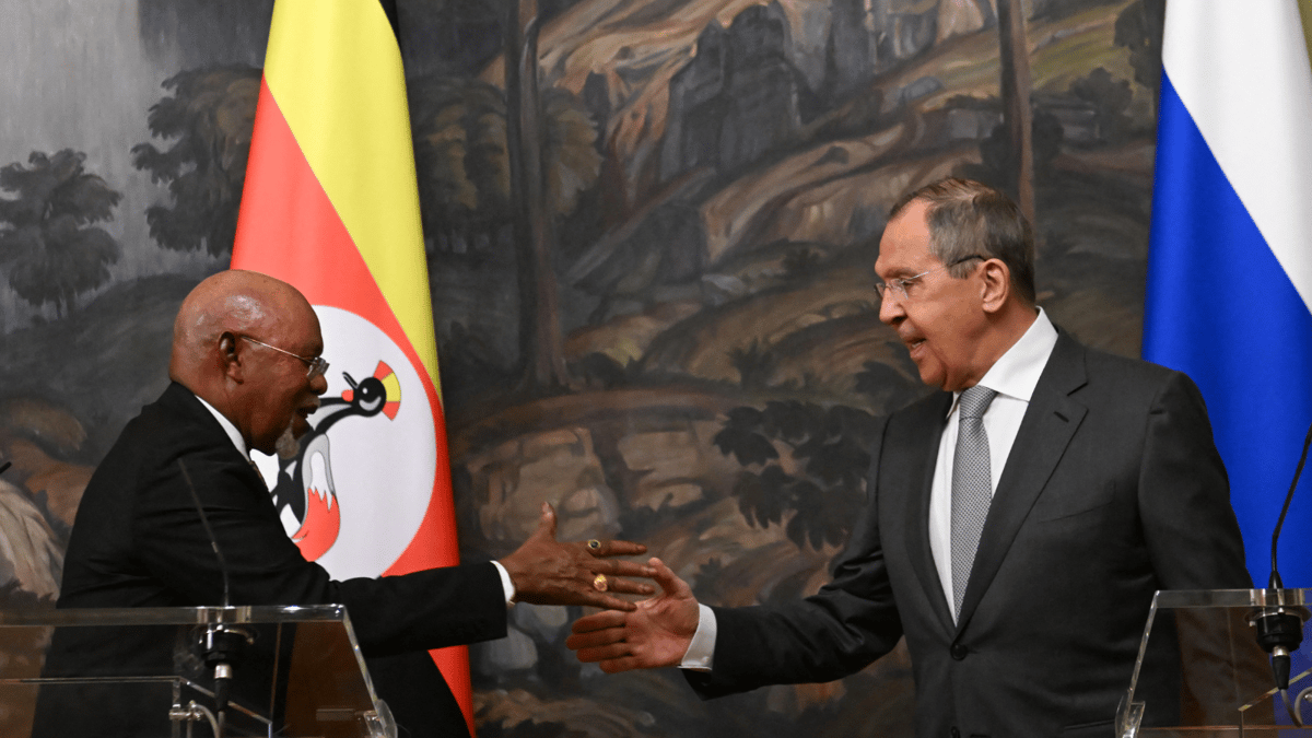 أوغندا تعزز تعاونها مع روسيا وتتهم الغرب بـ"الابتزاز"