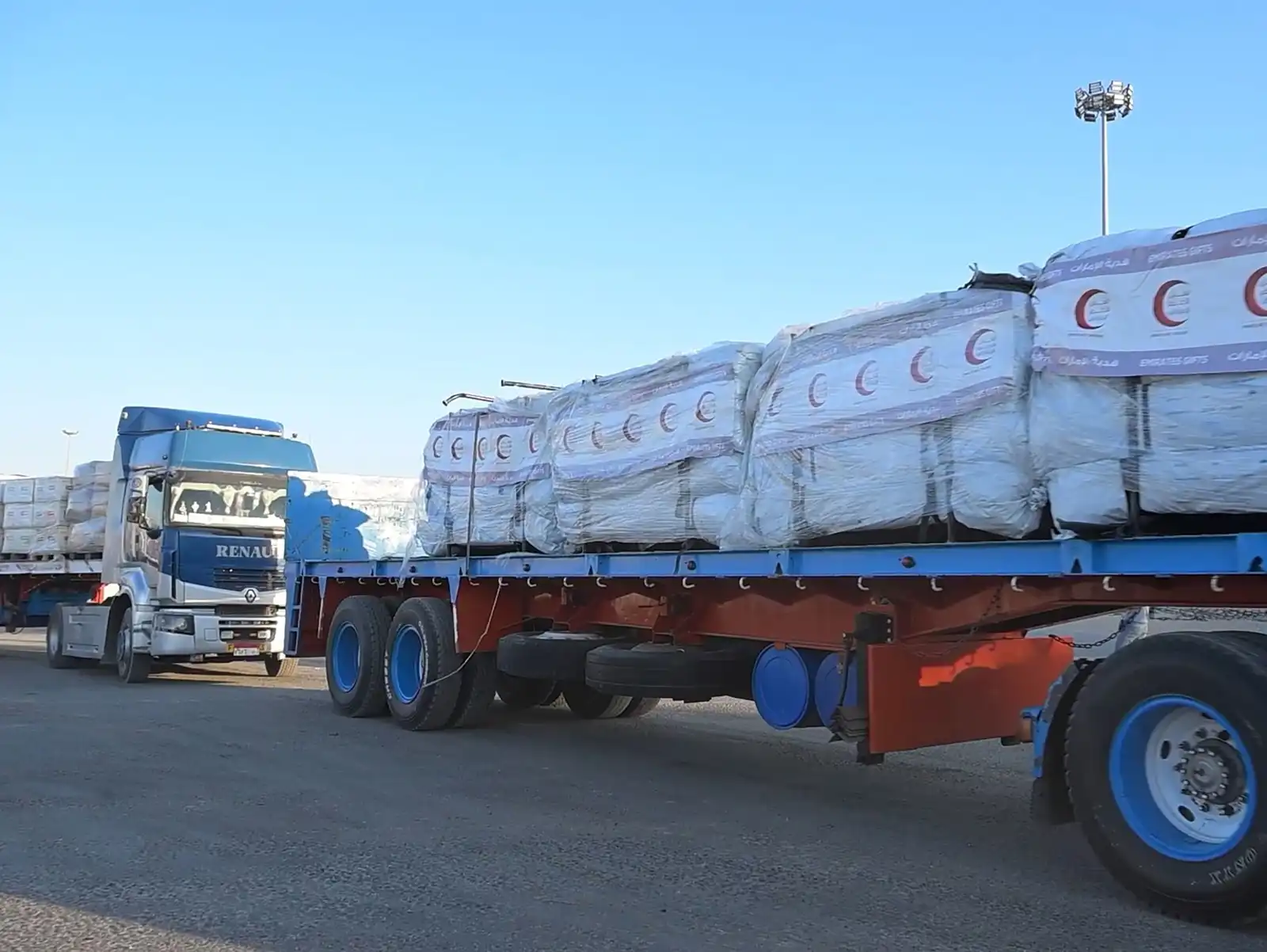 مساعدات إماراتية تدخل إلى غزة عبر معبر رفح