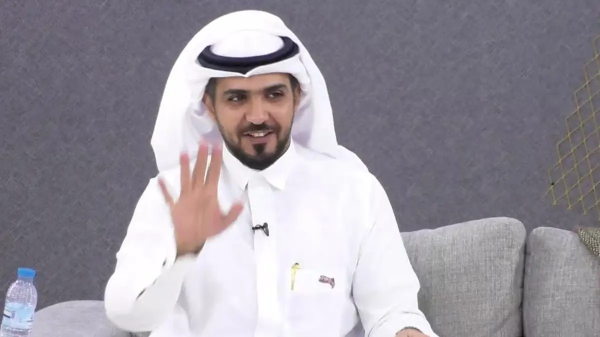 إعلامي سعودي شهير يتدارك موقفًا لضيفه كاد يتسبب بمشاكل (فيديو)