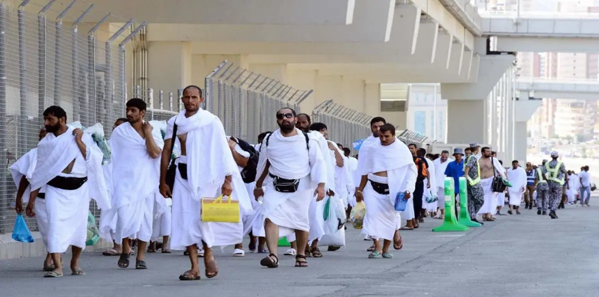 الحجاج المتعجلون يكملون مناسكهم ويستعدون لمغادرة مكة