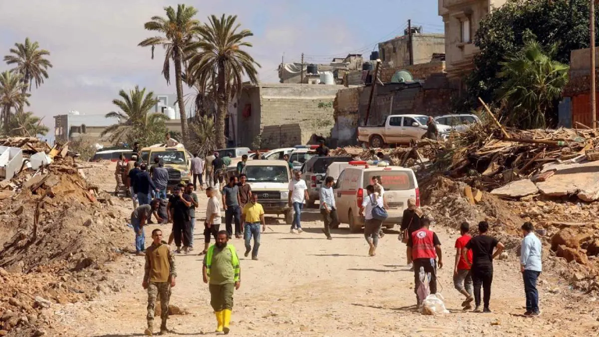 "موجة دعم تجتاح ليبيا".. الليبيون ينحّون الخصومة ويتعاونون لإغاثة درنة