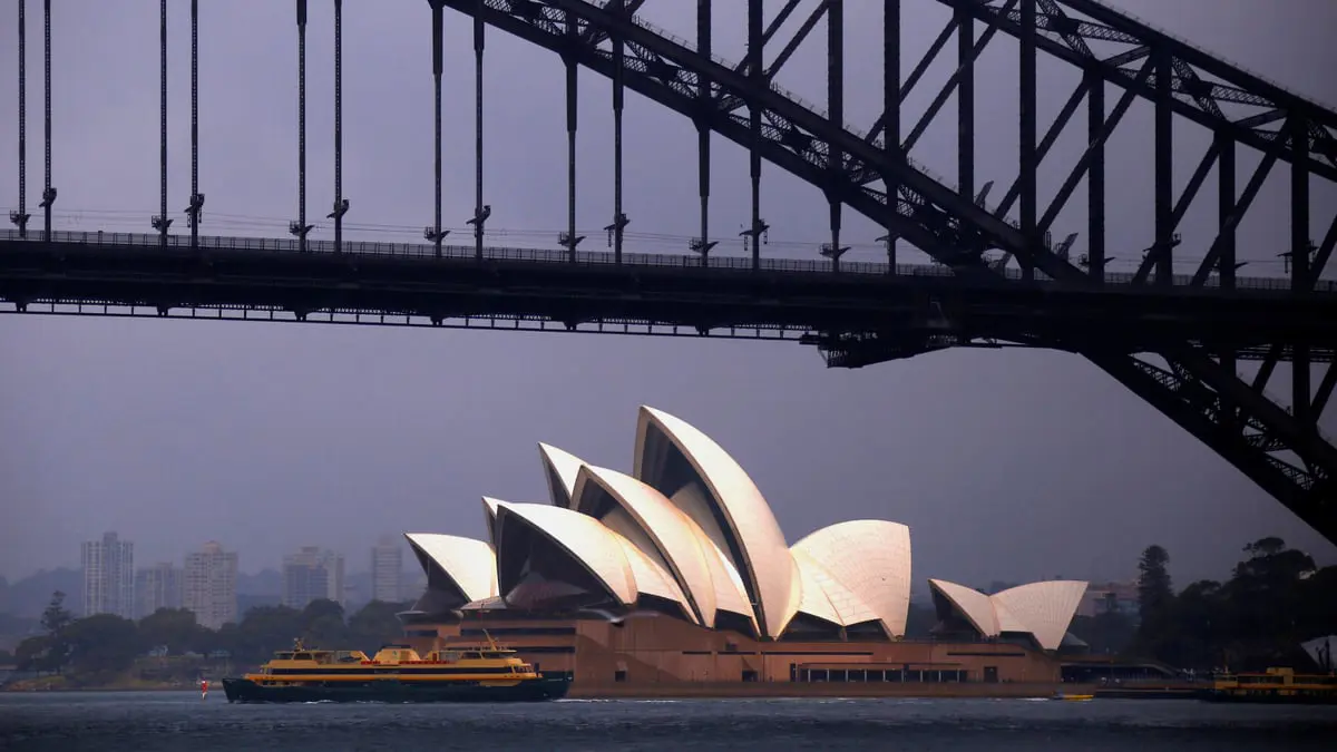 أستراليا تواجه موجة حر شديدة وعواصف رعدية مع عطلة العام الجديد

