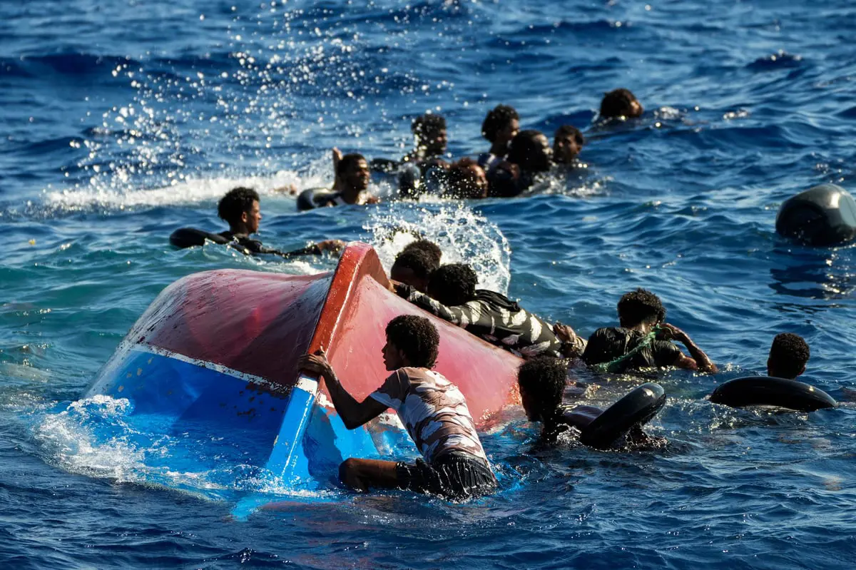 مقتل 10 مهاجرين إثر غرق قارب في البحر المتوسط