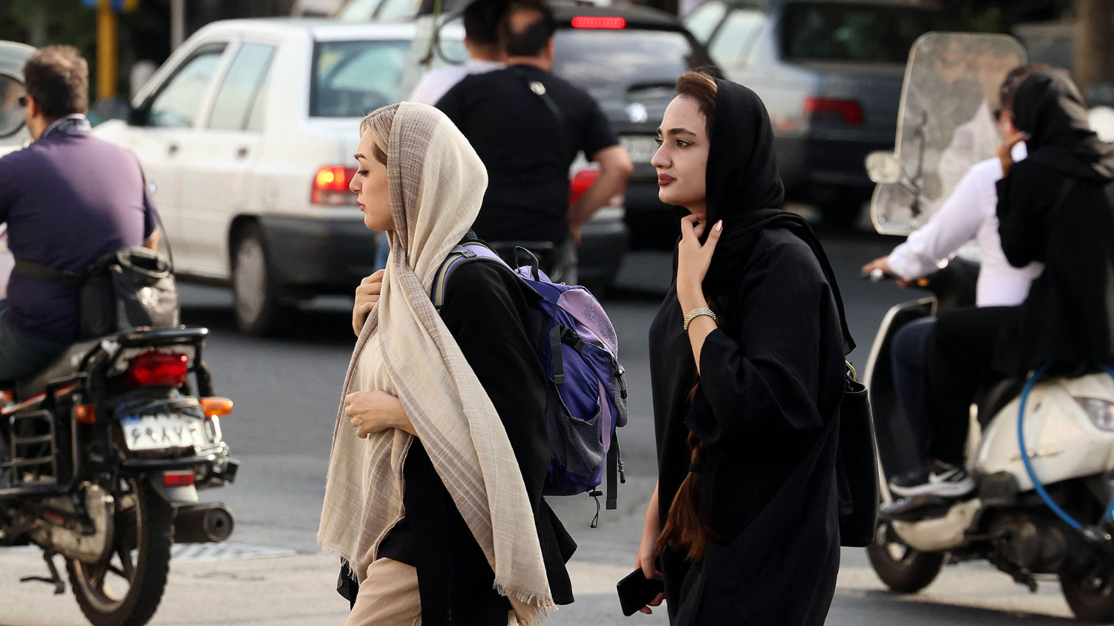 إيرانيات في طهران