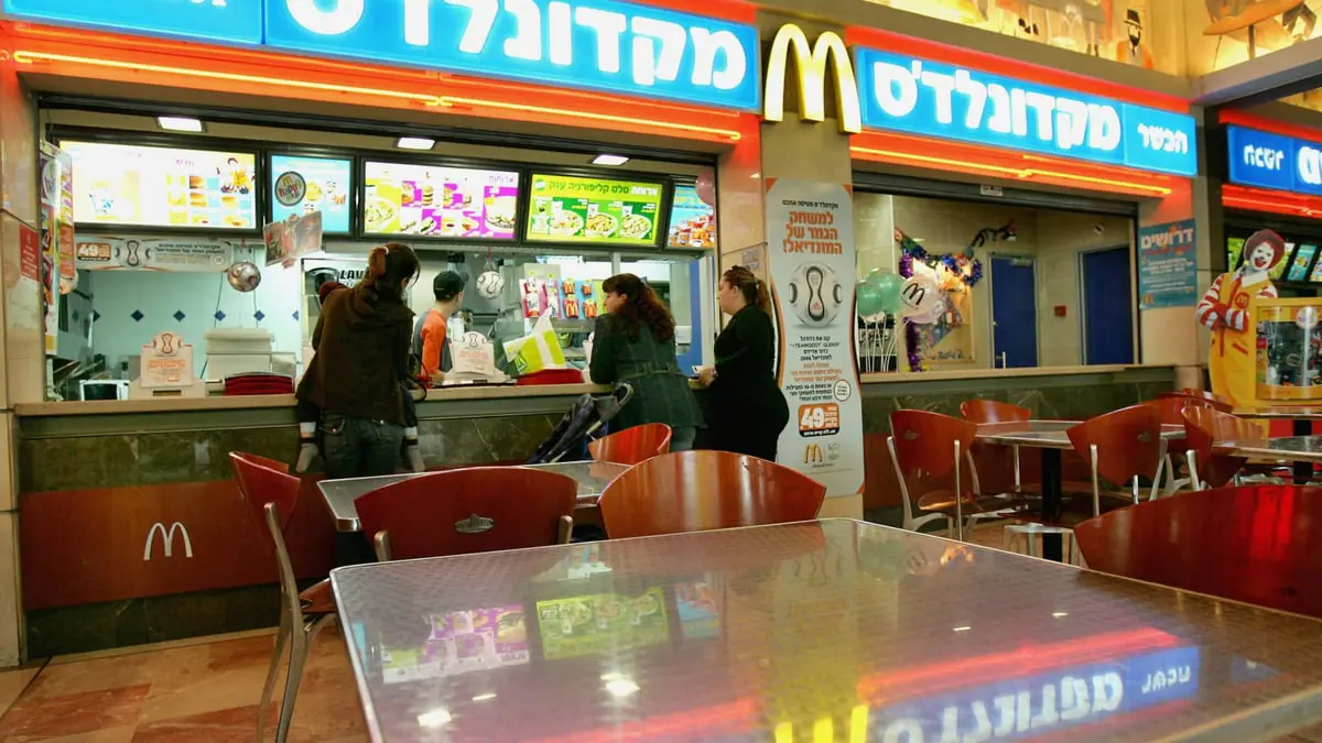 نقص العمالة يهدّد مطاعم كبرى في إسرائيل بالإغلاق