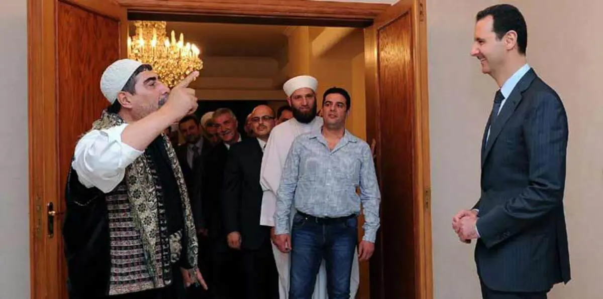 في آخر ظهور لبشار الأسد..  لماذا خطف "جاكيته" الأضواء ؟