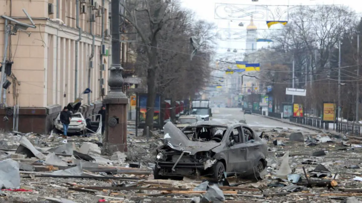 مقتل ستة أوكرانيين وإصابة 14 بقصف روسي على خاركيف 