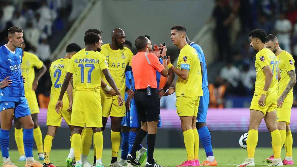 هددوه بالقتل.. حكم مباراة الهلال والنصر يُسعد رونالدو