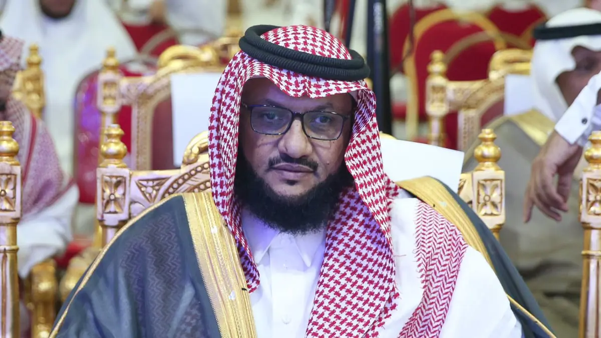 "هدية روحانية" لموظف سعودي تقاعد بعد 36 عامًا