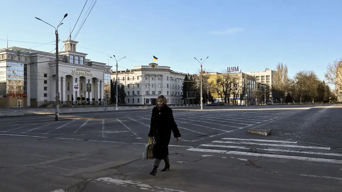 أوكرانيا تحظر التجول في خيرسون من الجمعة 