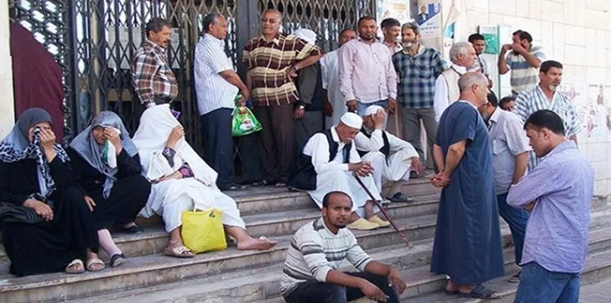 مصرف ليبيا المركزي يواجه الأزمات الاقتصادية بإغراق السوق بمليارات الدنانير