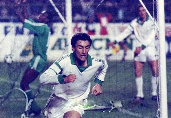 مناد في مباراة بكأس أمم إفريقيا 1990