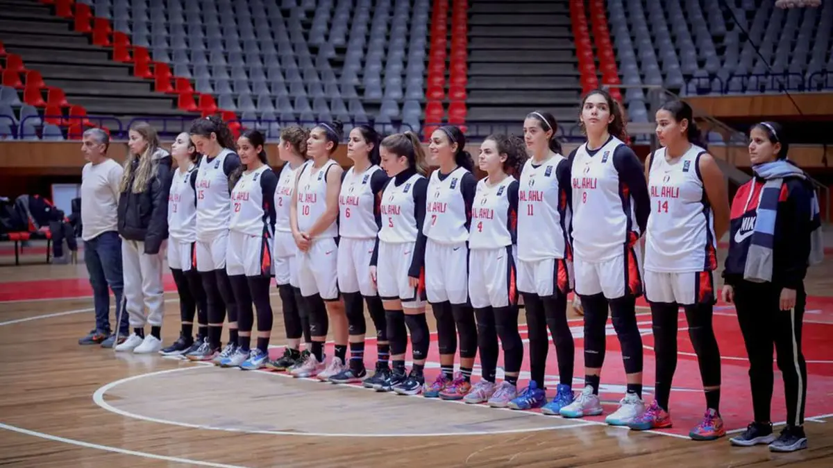 لاعبة أهلي حلب لكرة السلة تبكي بعد تعرضها لإهانات من جمهور الوحدة (فيديو)