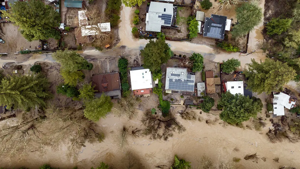 كاليفورنيا.. أوامر بالإخلاء تحسبا لفيضانات وانهيارات أرضية

