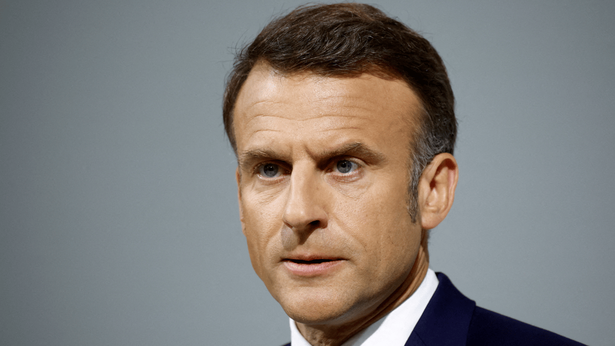 التايمز: "مقامرة ماكرون" قد تدفع فرنسا للتصادم مع الاتحاد الأوروبي