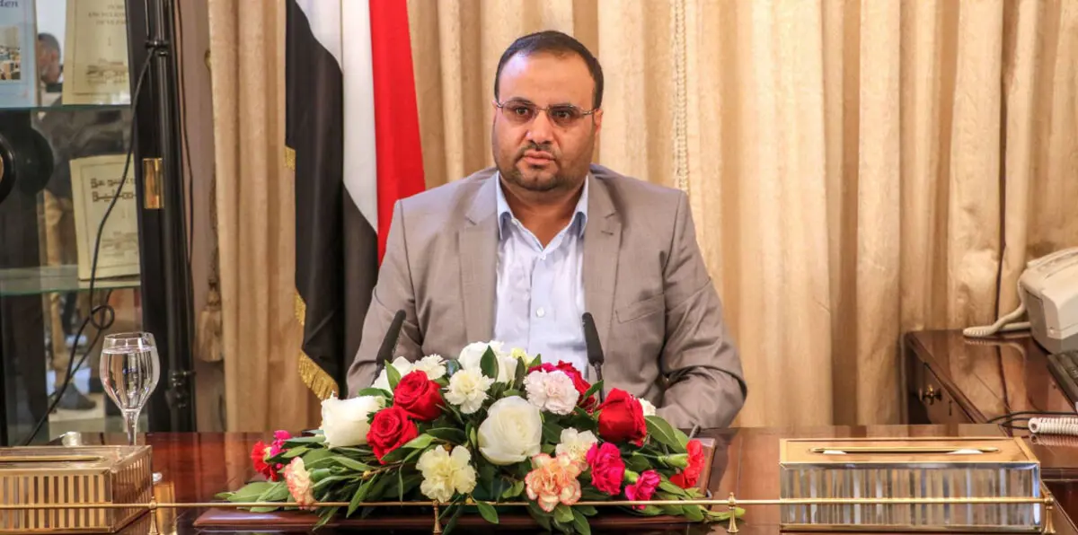 صورة الصماد داخل سفارة اليمن بسوريا تثير استياء واسعًا.. ومطالب بمعالجة "الخلل الدبلوماسي"