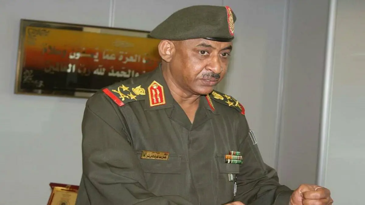 عائلة رئيس أركان الجيش السوداني تنظم له استقبالًا خاصًا بعد استقالته من المجلس العسكري (فيديو)