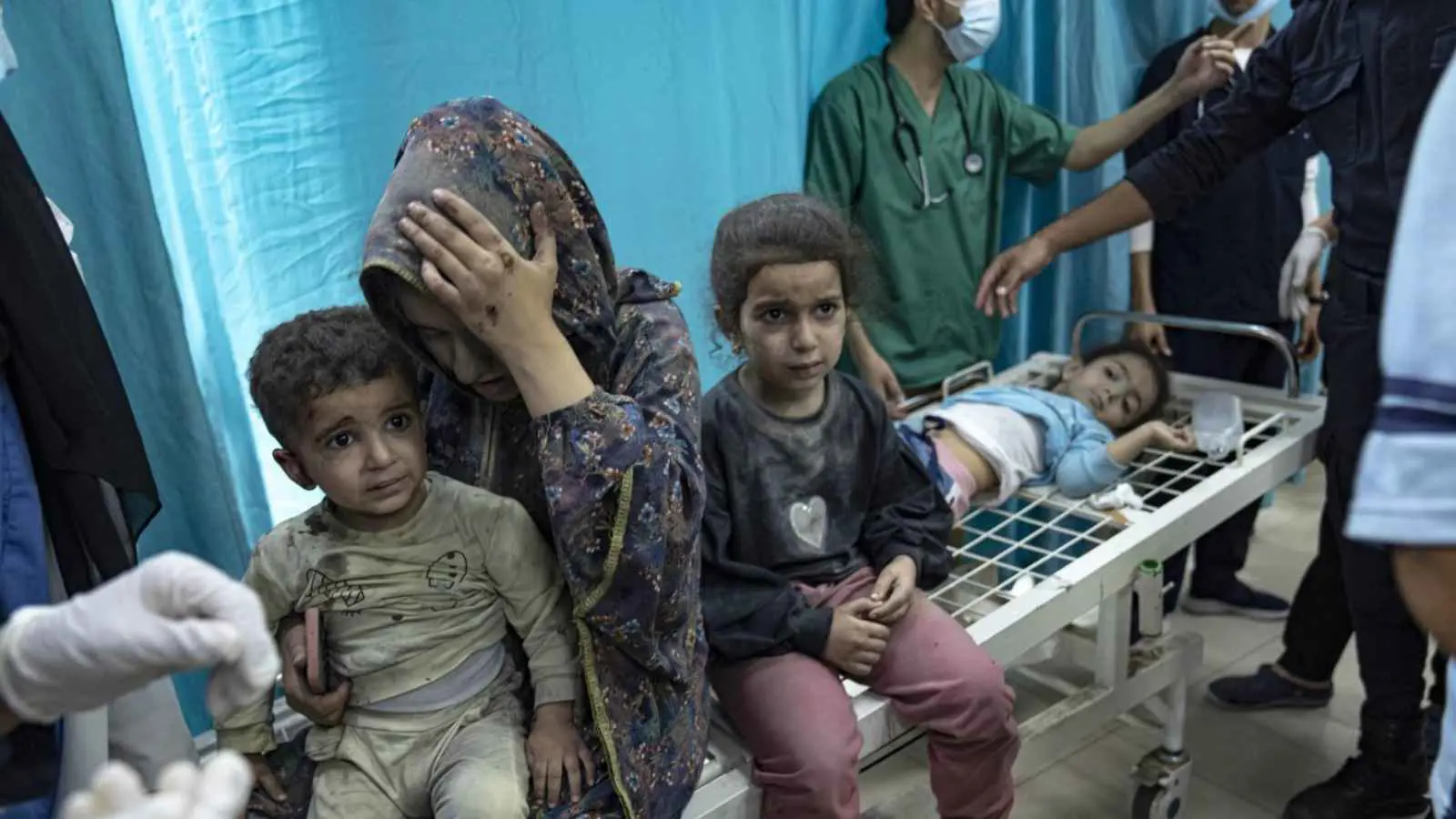 لقلة الإمكانيات الطبية.. أطباء غزة يعجزون عن علاج المرضى