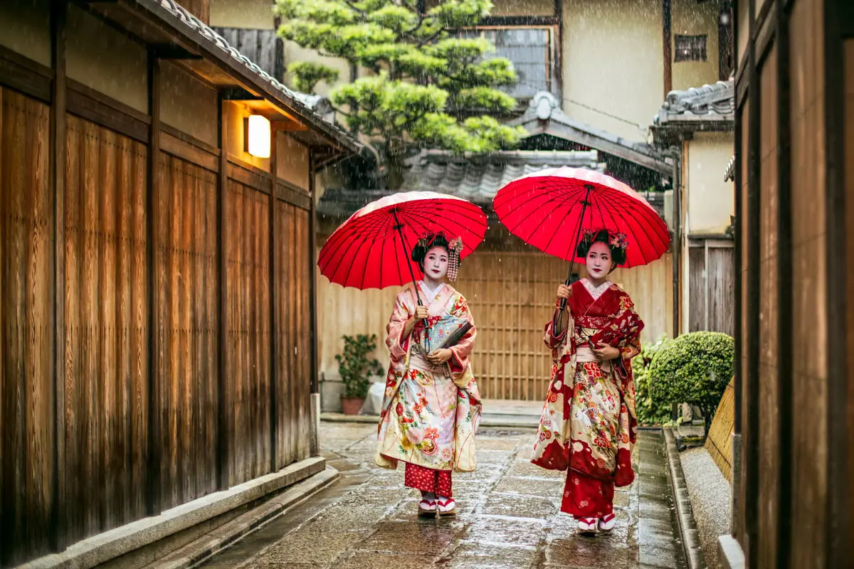 منع السياح من دخول حي ياباني شهير بسبب "فتيات الغيشا"