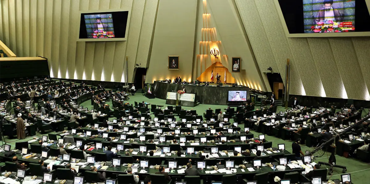 البرلمان الإيراني يوافق على منح الجنسية لأبناء الإيرانيات المتزوجات من أجانب