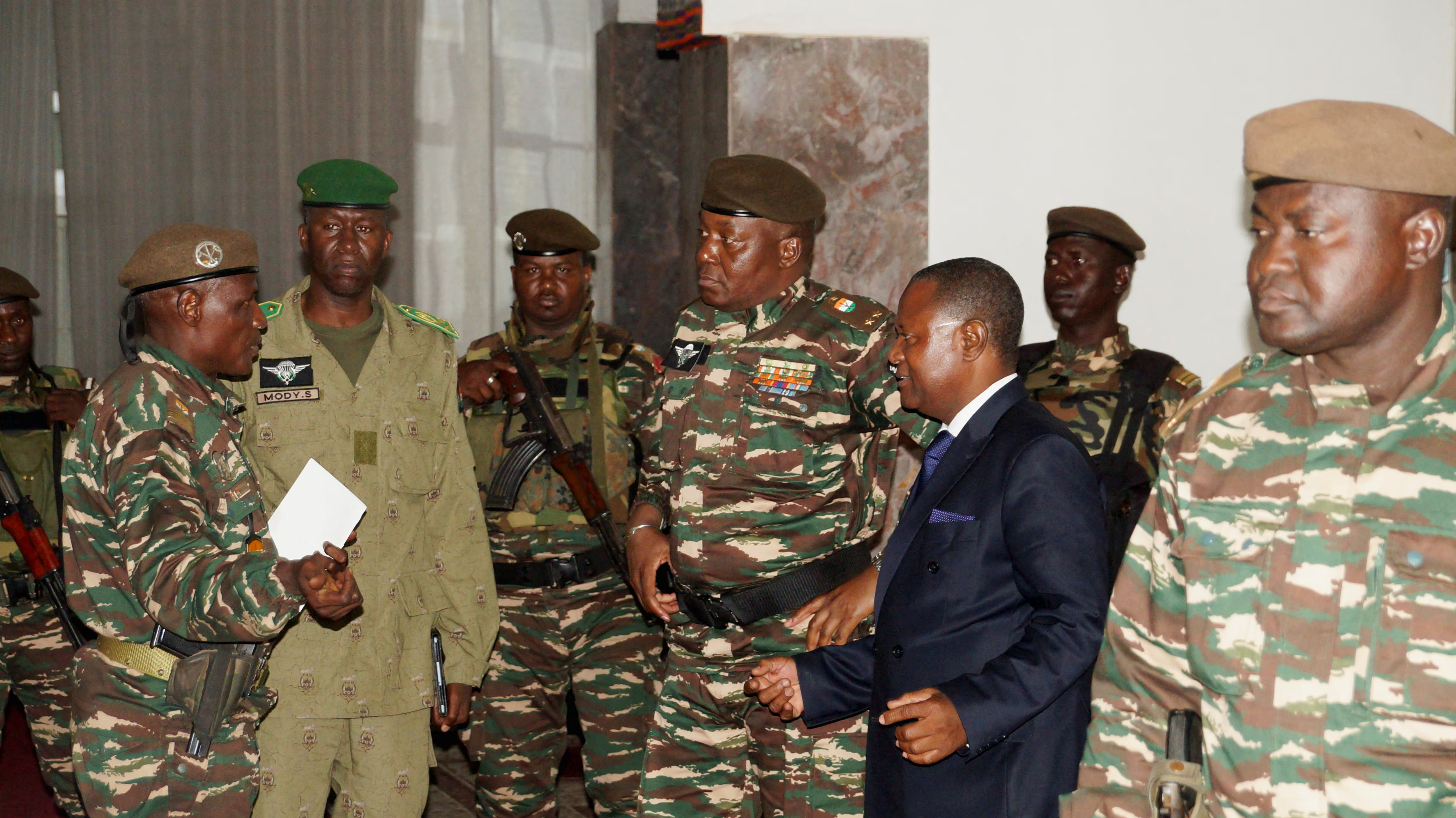 جون أفريك: تحالف التبو والطوارق يهدد سلطة العسكر في النيجر