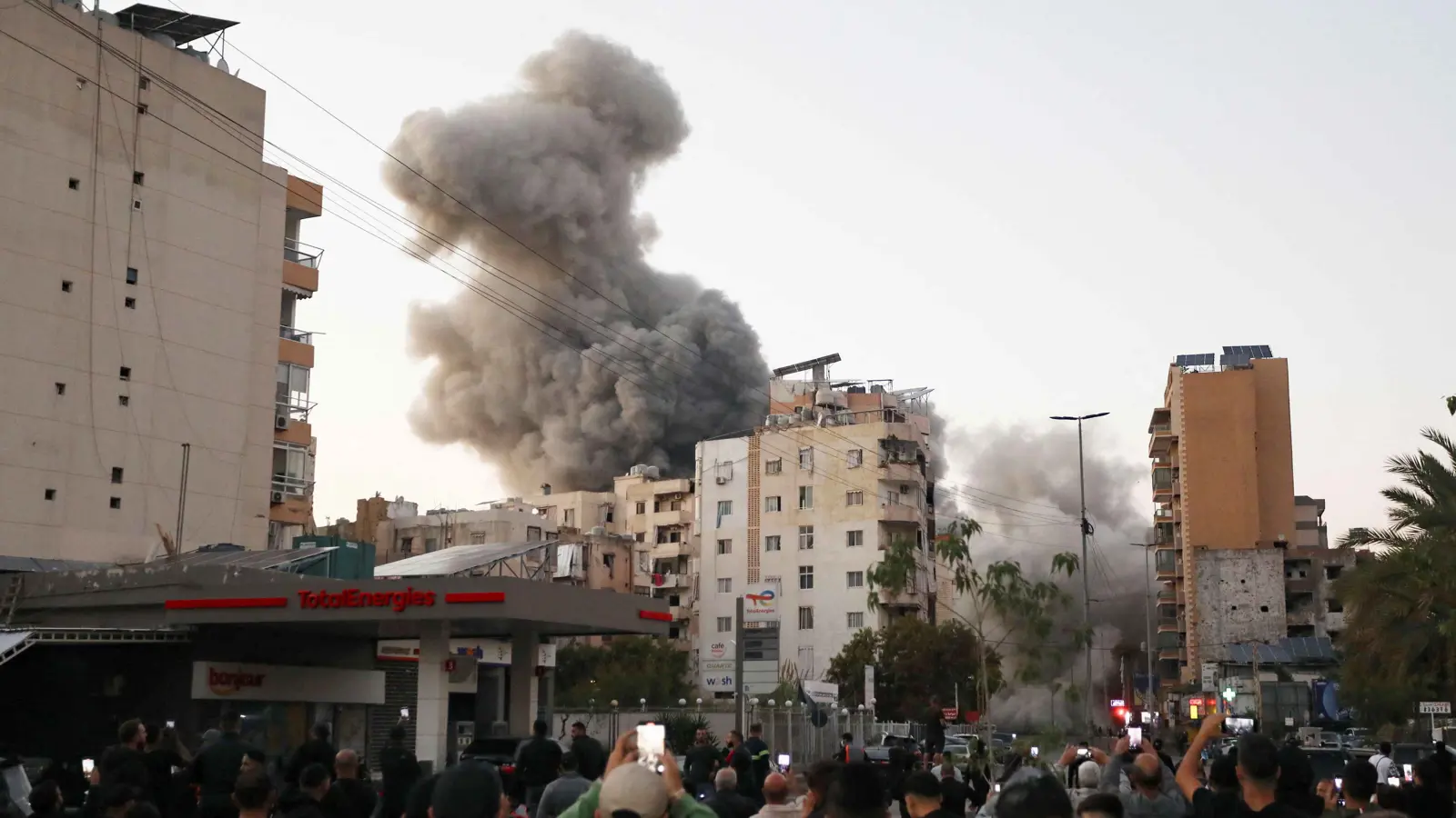 خلال ساعة واحدة.. الجيش الإسرائيلي يقصف نحو "25 هدفا" لحزب الله