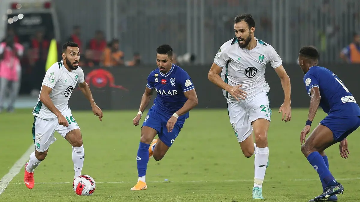 الهلال يحتج على مشاركة حمدي النقاز والأهلي يرفض تعيين الحكم محمد الهويش لمبارياته