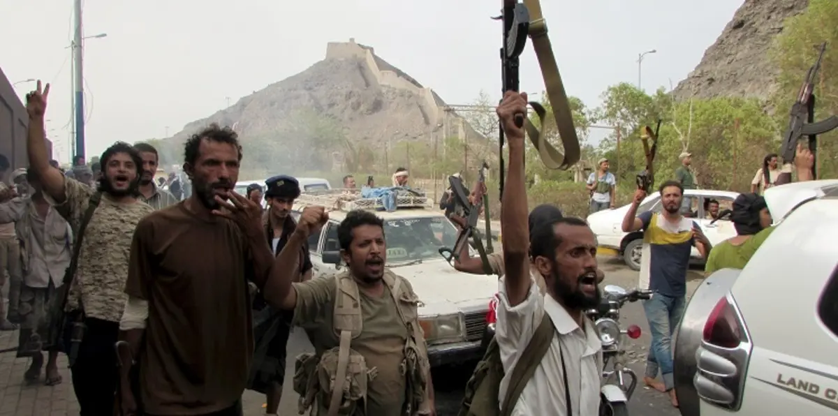المقاومة الشعبية تقتل وتصيب 7 حوثيين في تعز