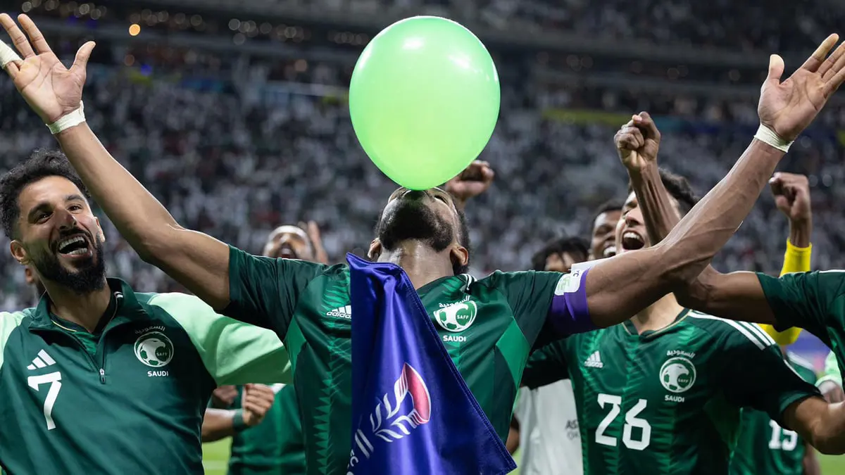 علي البليهي يحتفل مجددًا بـ"البالون" بعد هدفه الحاسم في عُمان (فيديو)