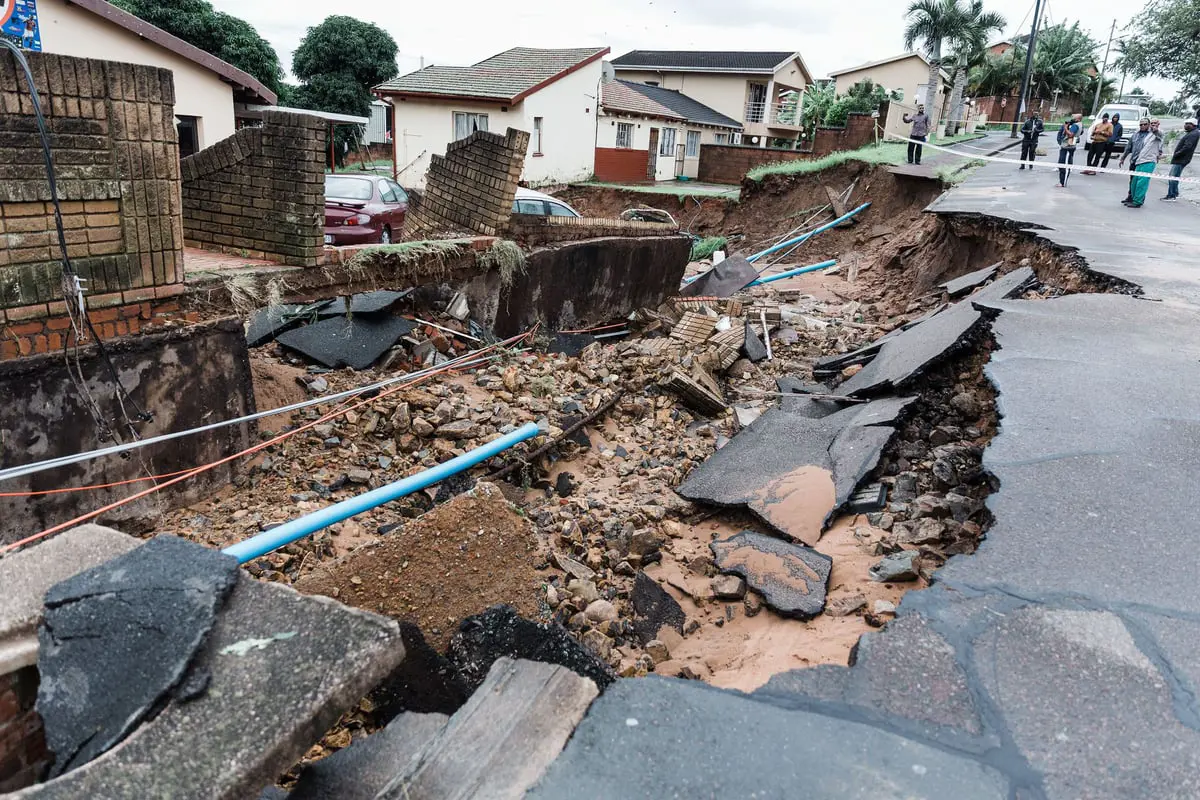 مصرع 12 شخصاً جراء فيضانات جنوب أفريقيا